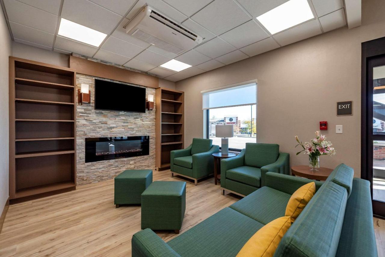 Comfort Suites Colorado Springs East - Medical Center Area Bagian luar foto