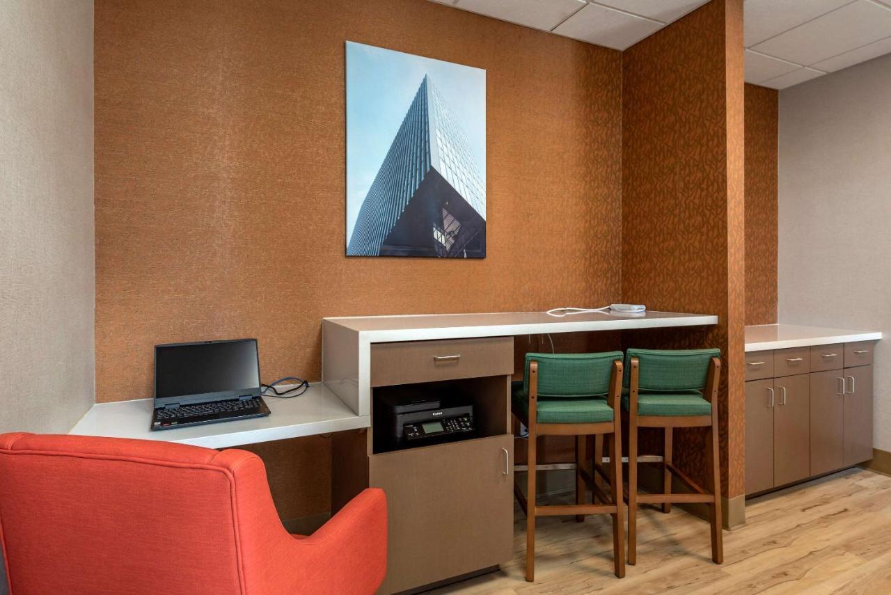 Comfort Suites Colorado Springs East - Medical Center Area Bagian luar foto