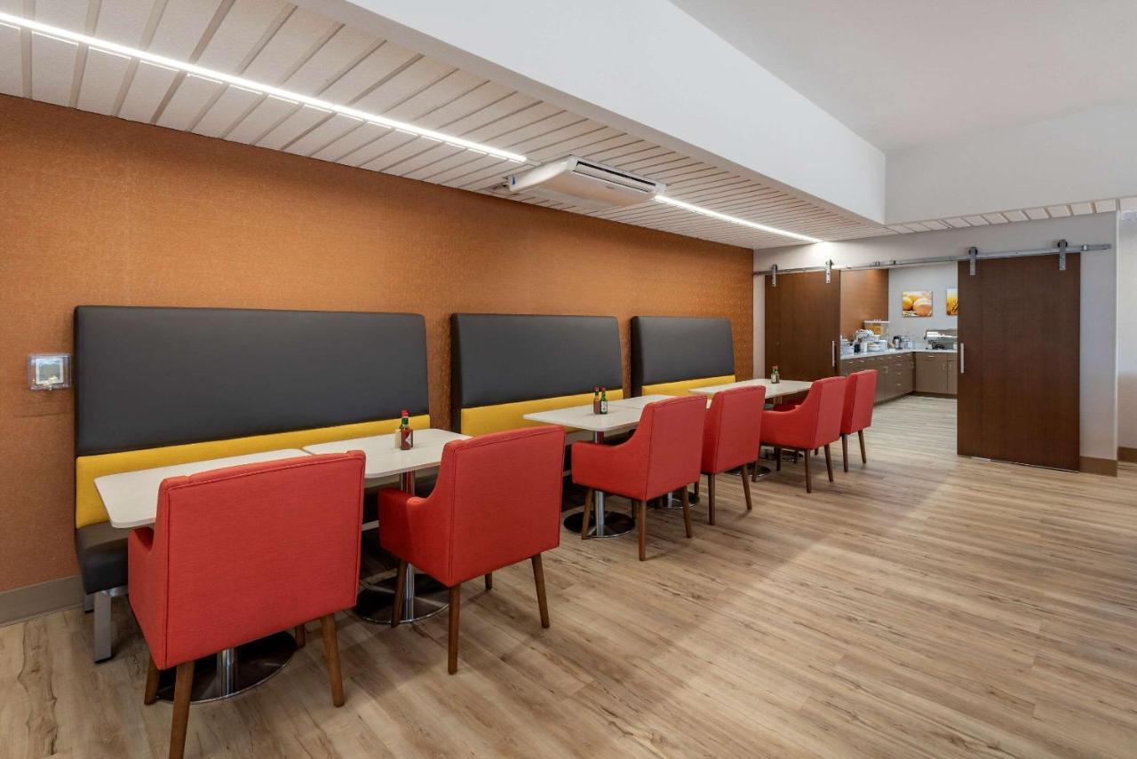 Comfort Suites Colorado Springs East - Medical Center Area Bagian luar foto