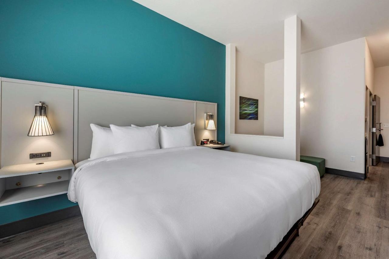 Comfort Suites Colorado Springs East - Medical Center Area Bagian luar foto