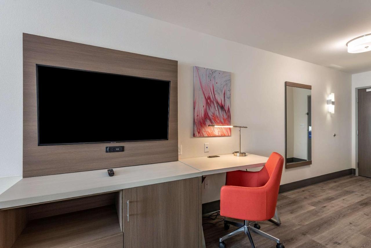Comfort Suites Colorado Springs East - Medical Center Area Bagian luar foto