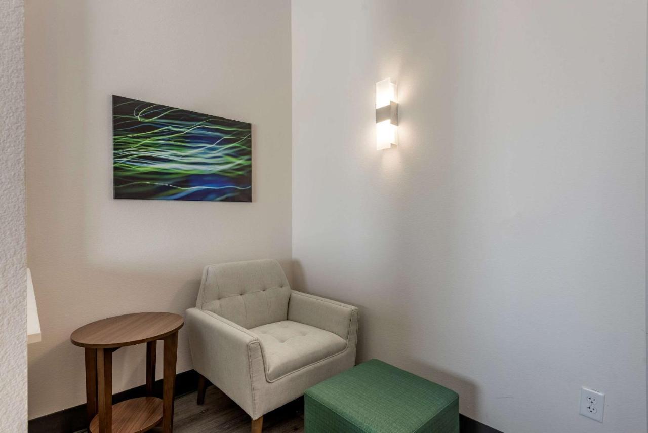 Comfort Suites Colorado Springs East - Medical Center Area Bagian luar foto