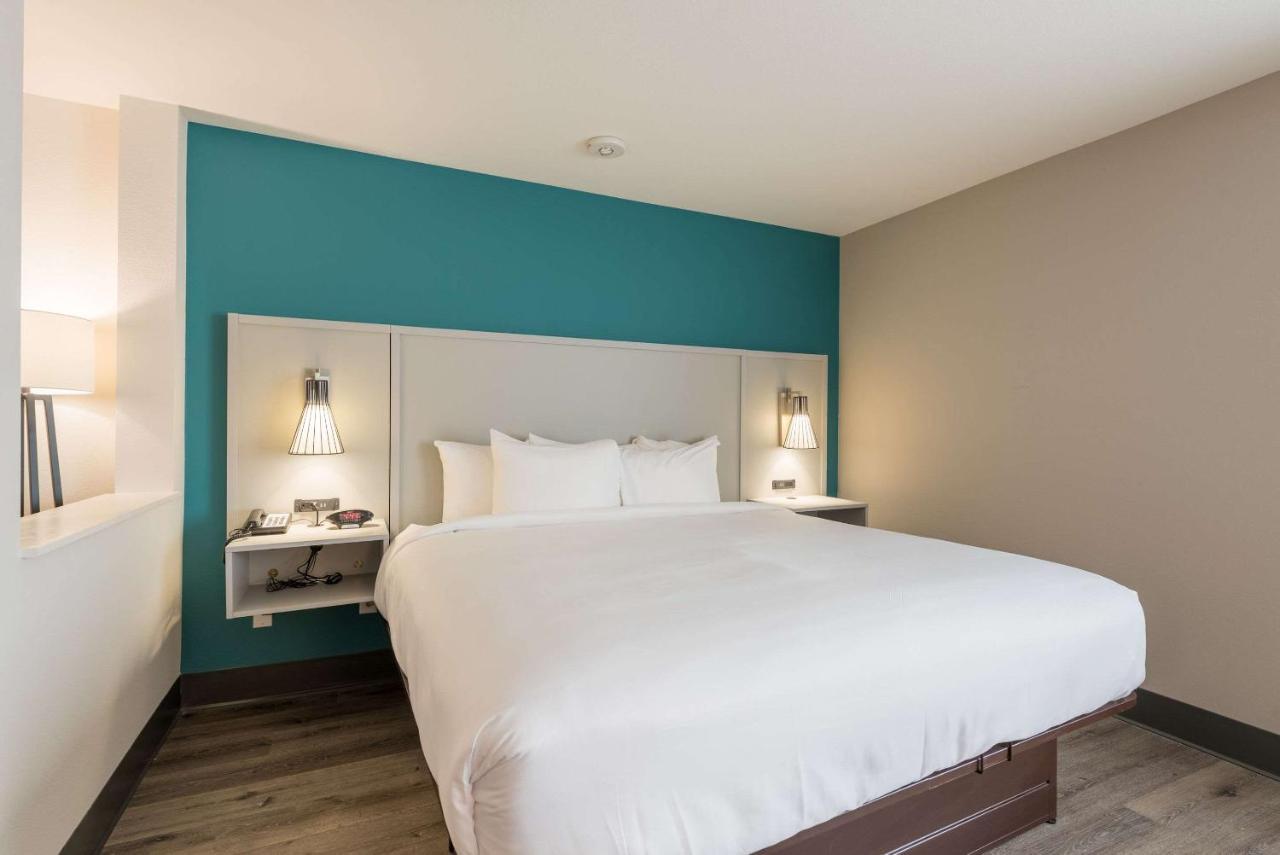 Comfort Suites Colorado Springs East - Medical Center Area Bagian luar foto