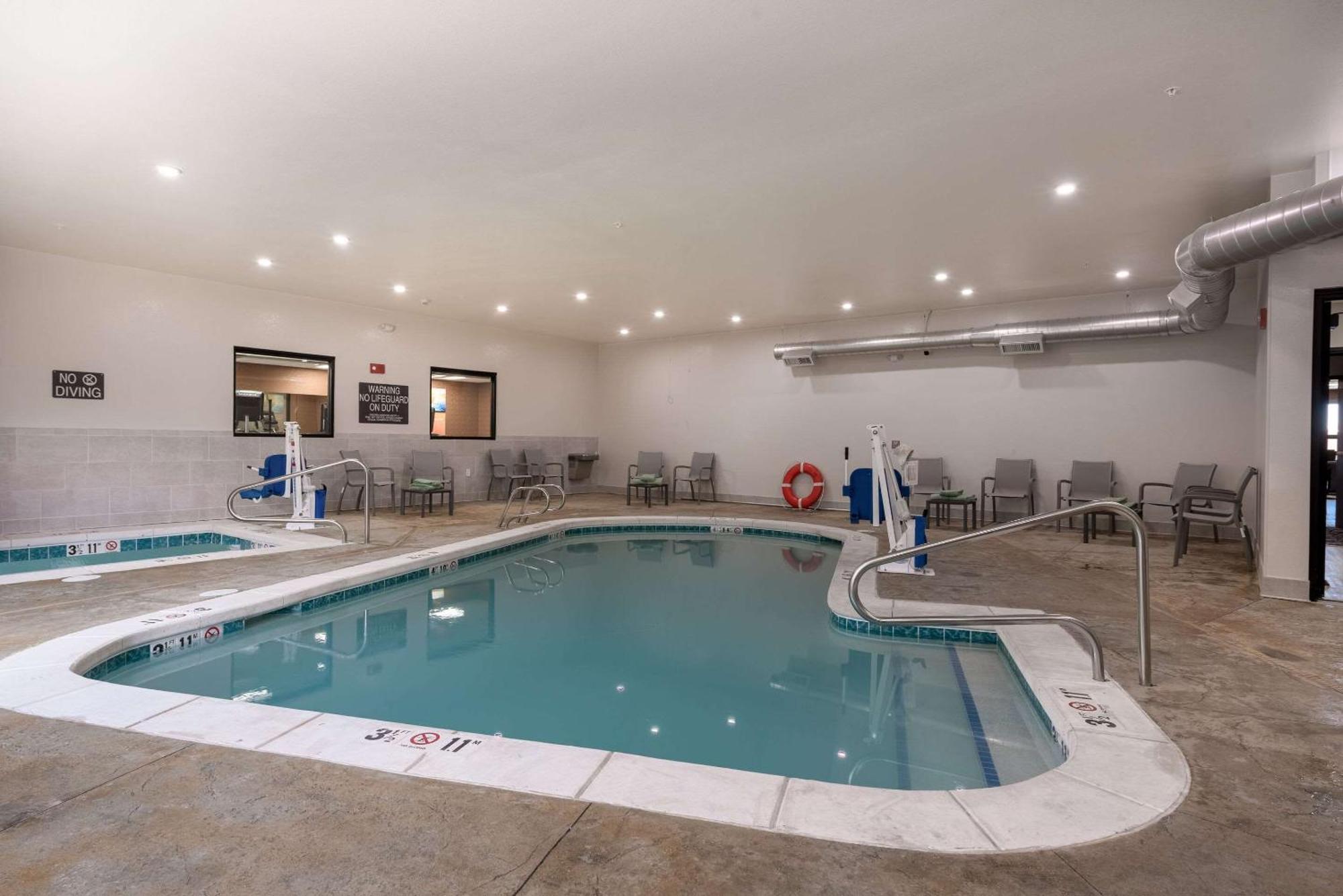 Comfort Suites Colorado Springs East - Medical Center Area Bagian luar foto