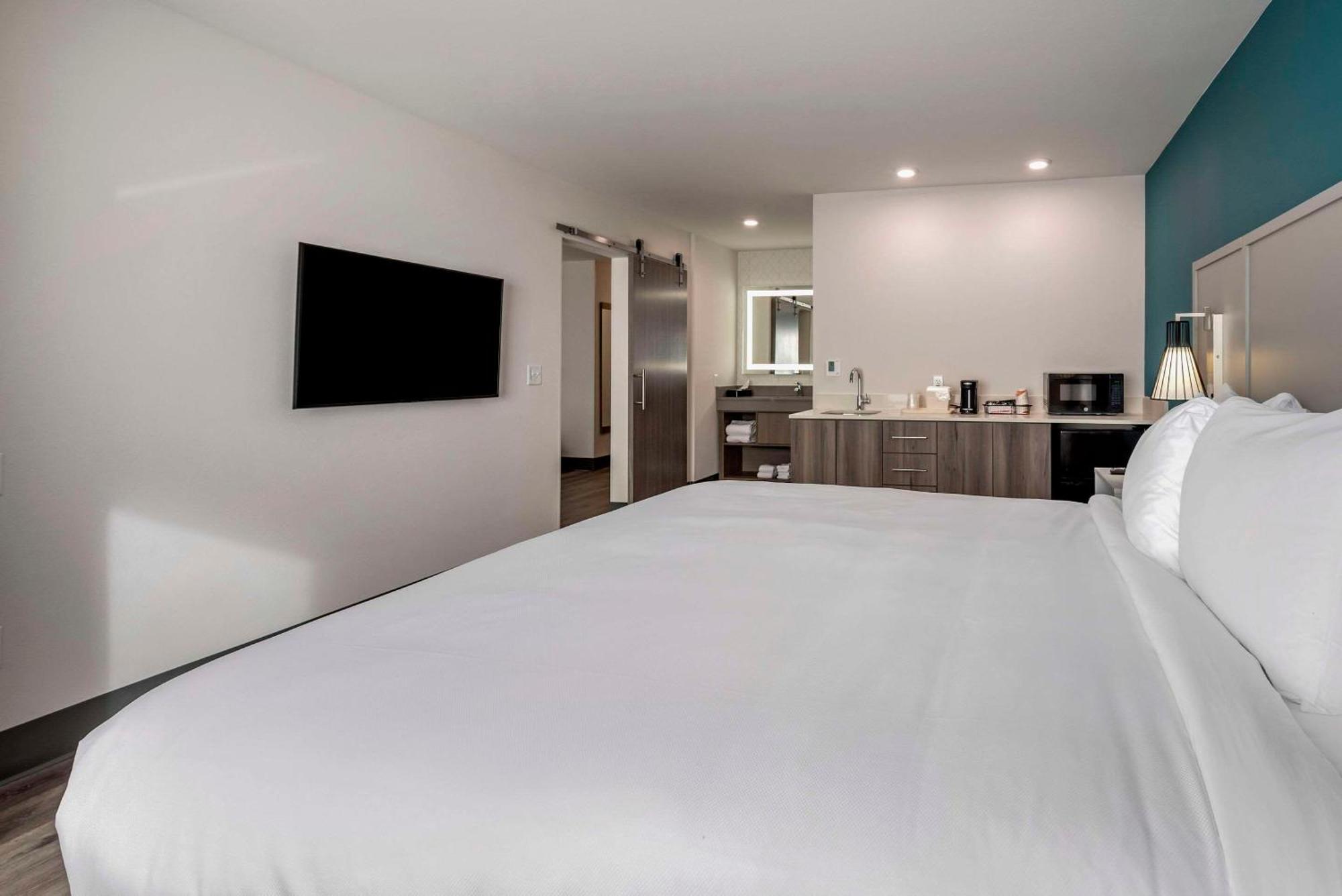 Comfort Suites Colorado Springs East - Medical Center Area Bagian luar foto