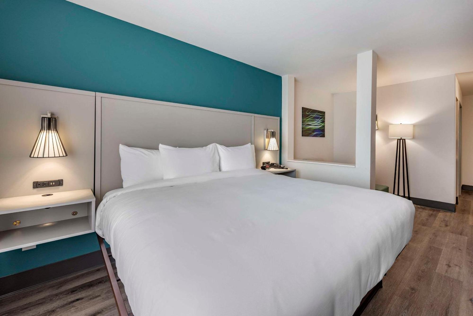 Comfort Suites Colorado Springs East - Medical Center Area Bagian luar foto
