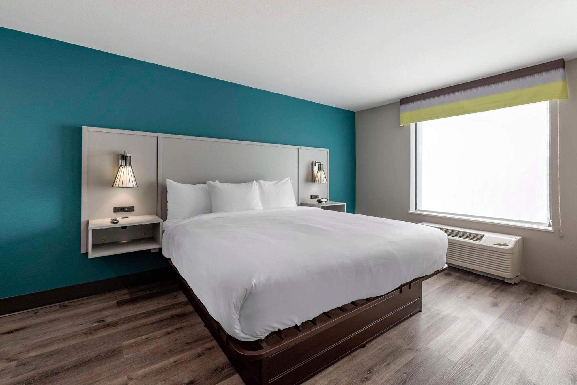 Comfort Suites Colorado Springs East - Medical Center Area Bagian luar foto